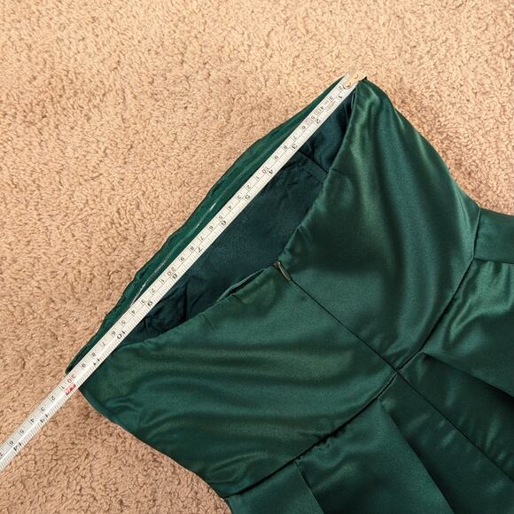 Showpo Queen Of The Show Strapless Maxi Fitted Dress in Emerald Satin, size 0 - Picture 9 of 10